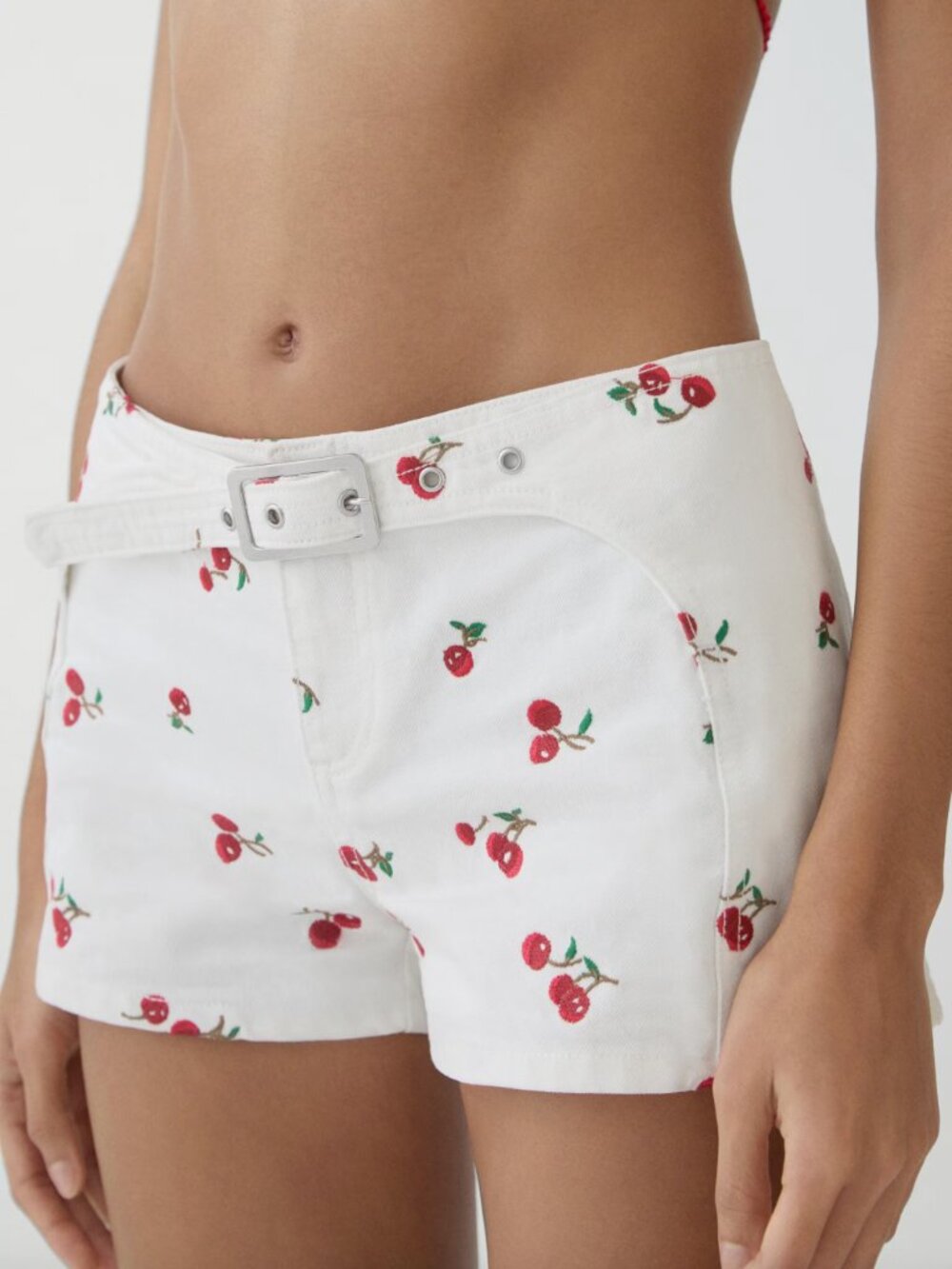 Mango Belted embroidered shorts with embroidered cherries - Picture 4 of 5